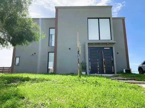 Casa en venta en barrio privado San Sebastián, Pilar, Área 8