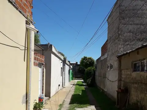 MORON SUR- PH DE 3 1/2 - AMBIENTES CON COCHERA- EXC. ESTADO- NUEVO VALOR !!!!