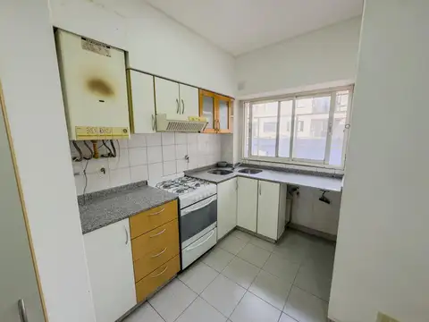 Reconquista 100, Piso 2