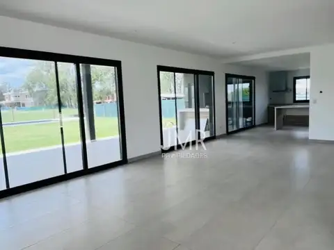 Casa en venta 6 amb, 4 dormitorios + escritorio, lote 810 m2. Chateau Pilar