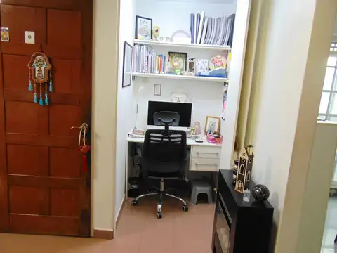 Casa con terraza, balcones y espacios múltiples en diseño fu