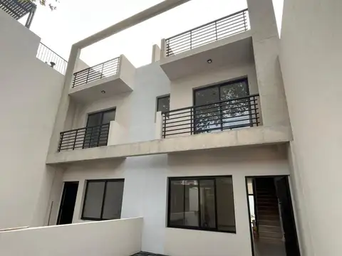 Depto Tipo Casa 5 ambientes con 3 baños