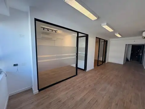 Oficina en Alquiler con 1 cochera