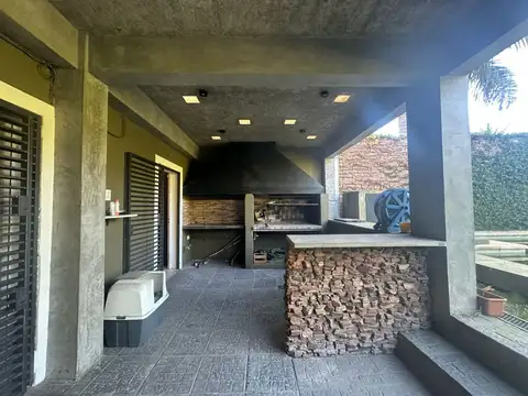 Casa 6 ambientes con 3 baños