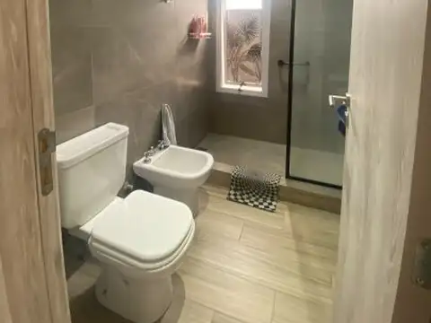 Casa 4 ambientes con 3 baños