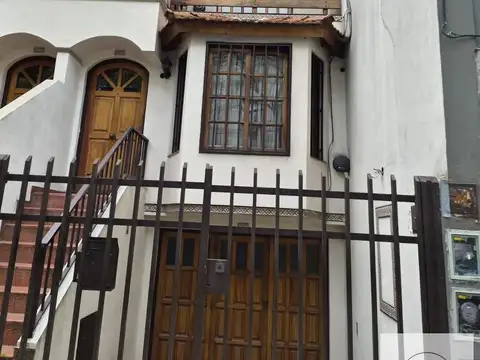 Casa en Alquiler con 1 cochera