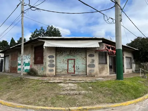 CASA AMERICANA CON LOCALES