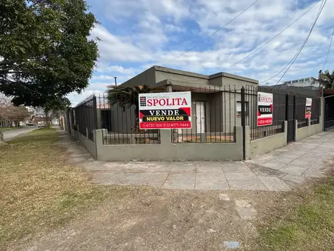 CASA 3 amb garage, jardin y fondo libre