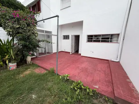 Casa en Alquiler Rogelio Martinez frente Espacio Verde