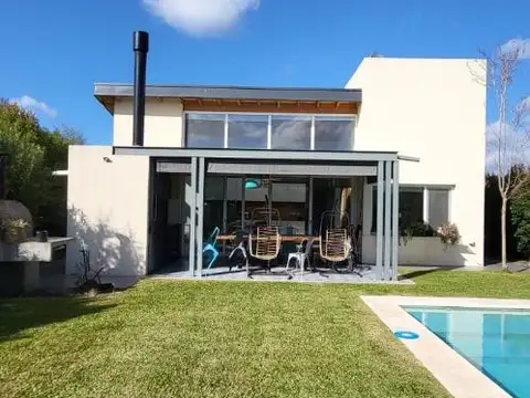 Casa en alquiler anual amoblada en Santa Emilia Pilar