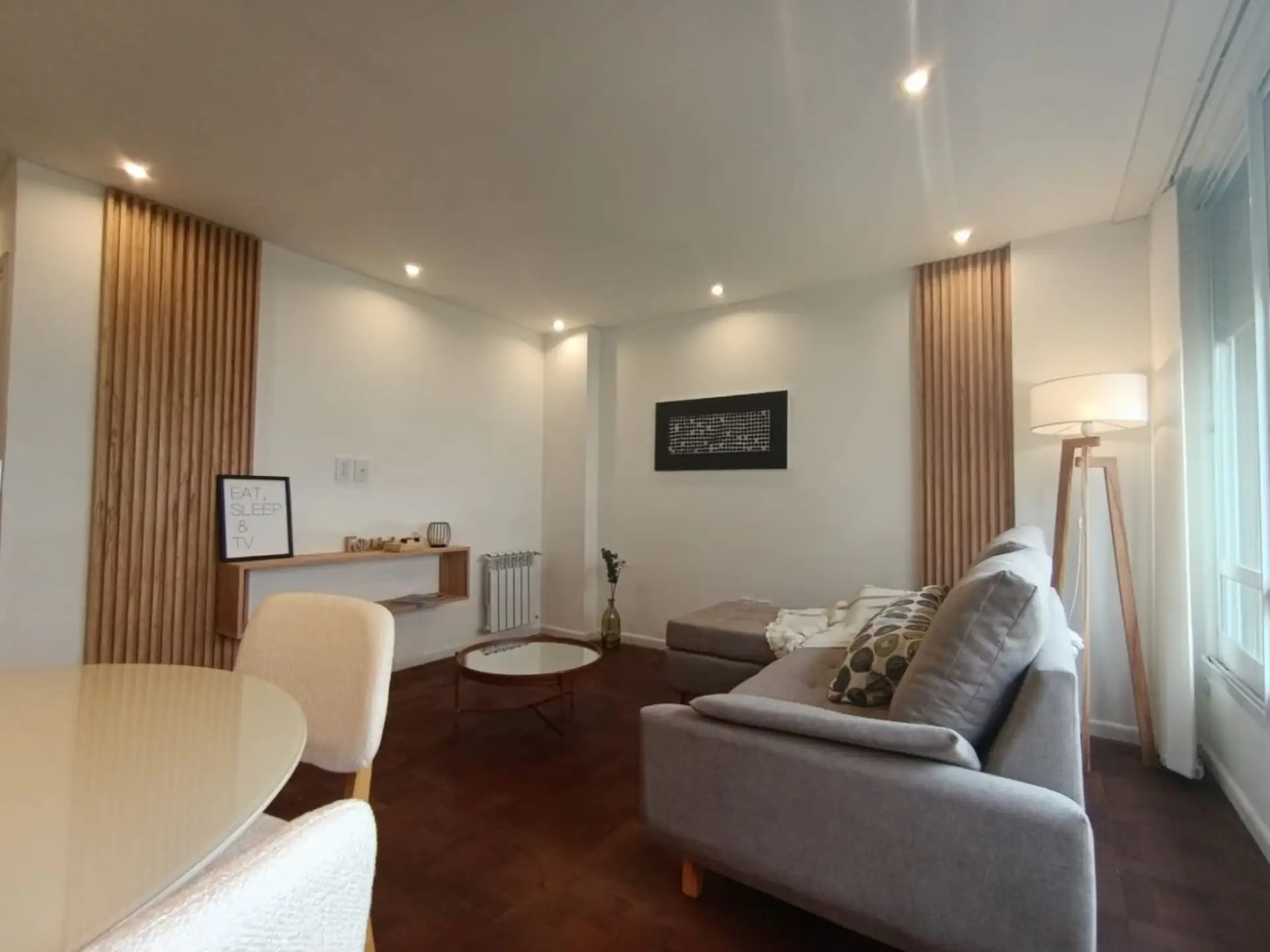 Venta de Departamento 3 Ambientes a la calle reciclado en Plaza Colón