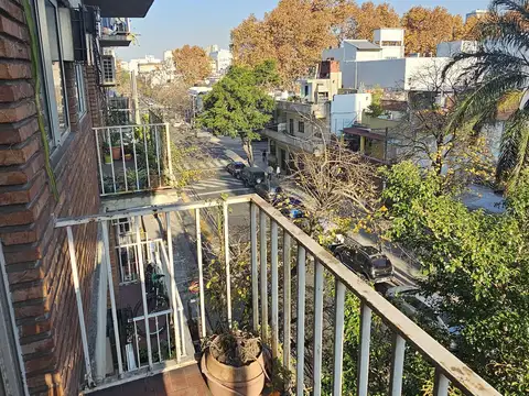 2 ambientes - muy luminoso - al frente con balcón - bajas expensas - IMPERDIBLE