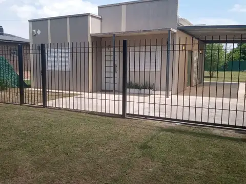Venta Casa moderna con amplio terreno en Barrio Punta Chacra, Zavalla