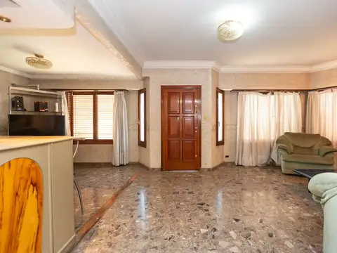 Casa 7 ambientes con 3 baños