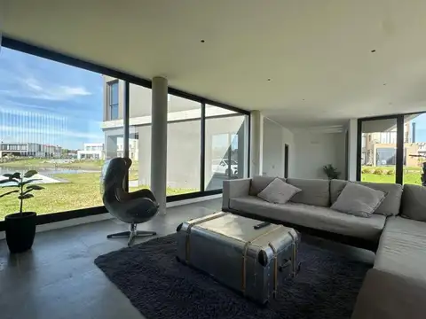 Casa en Venta en Santa Ana, USD 439.000