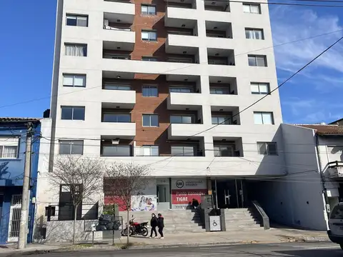 Venta 2 Amb. con cochera y amenities