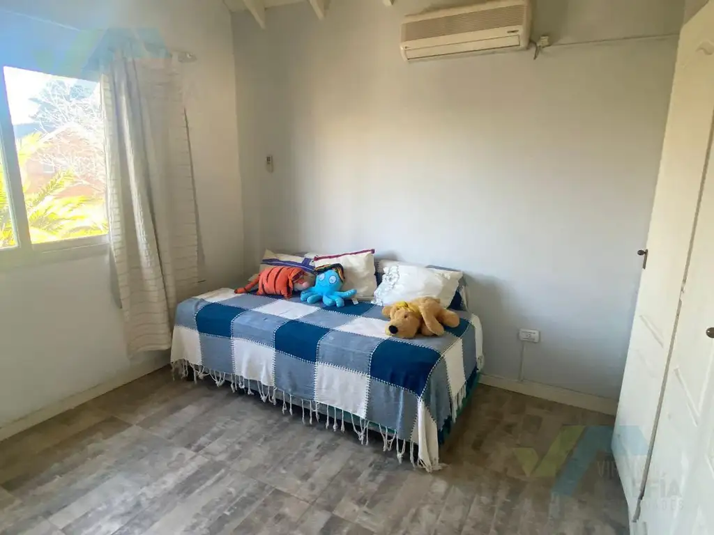 Casa - 200  m² Cubierta | 5 dormitorios | 20 años | 4 baños | 6 ambientes | 610  m² Terreno