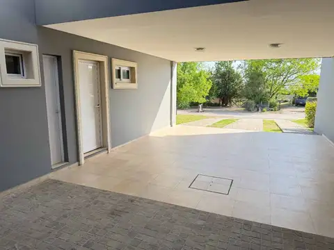 Casa 7 ambientes con 4 baños