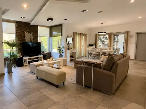 Casa en venta en Club de Campo Los Puentes – Luján