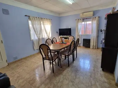 VENTA CASA PASILLO 4 DORMITORIOS PATIO V.G.GALVEZ