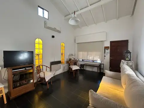 VENTA CASA 4 AMBIENTES C/PARQUE Y COCH - ITUZAINGO