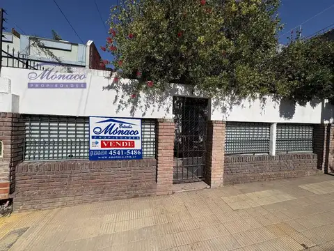 lote 8.50 x 17 con 2 viviendas.