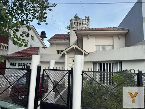 Casa en venta - 3 Dormitorios 2 Baños - Santa Teresita