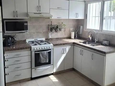 Depto Tipo Casa en Venta en Monte Castro, USD 189.000