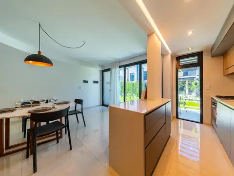 Casa en Venta en Condominio 4 Dormitorios - Fisherton Rosario