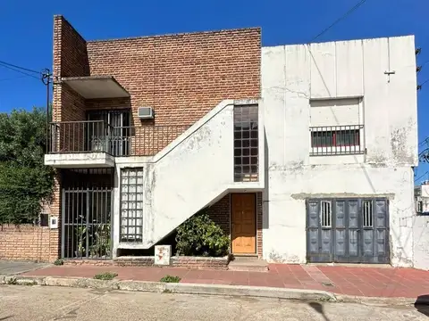 Casa en venta, zona próxima al centro de la ciudad
