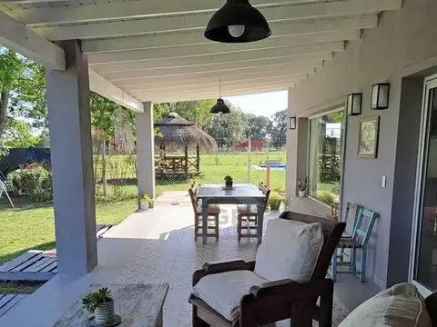 Casa en Venta con 2 cocheras