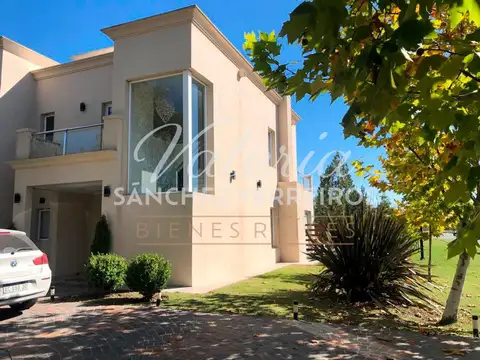 Casa en Alquiler de 3 dormitorios