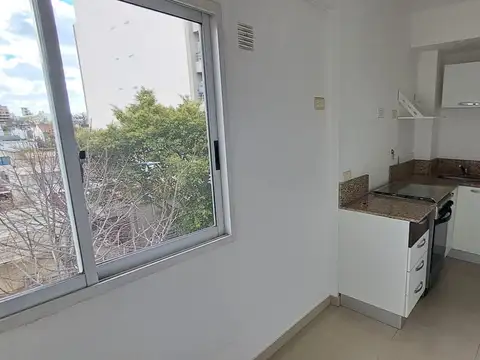 Departamento en Alquiler en Monte Castro, $ 850.000