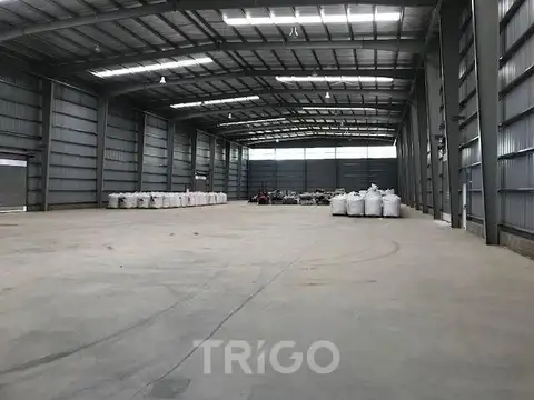 Depósito industrial en alquiler 2800m2 ROCIADORES playa dock de carga en Polo industrial Ezeiza