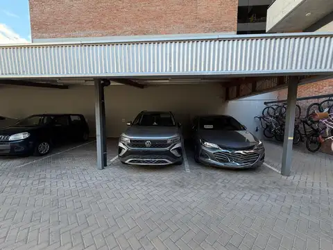 Cochera en venta en Edificio BAUEN 122