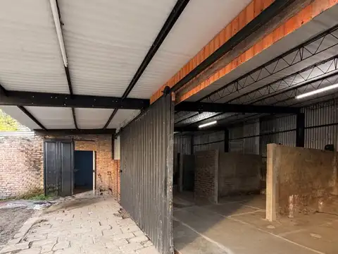Importante Galpon de 800m2 en la Florida sobre Ruta 193