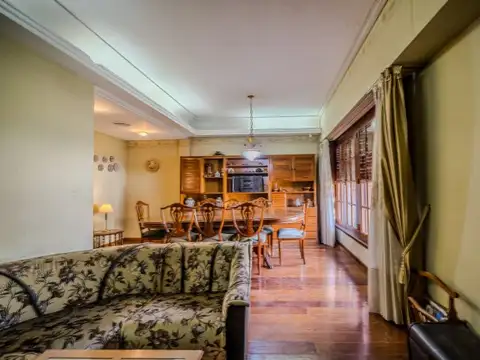 Casa tipo Chalet | 5 Ambientes | 2 Plantas | Patio y Balcón | Ramos Mejía