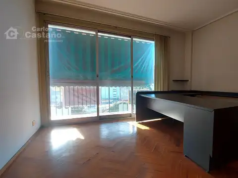 Depto. 11 Amb. al Frente con Terraza Propia