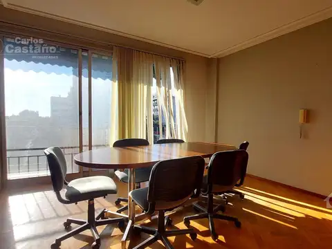 Depto. 11 Amb. al Frente con Terraza Propia