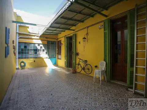 Casa 5 ambientes con 2 baños