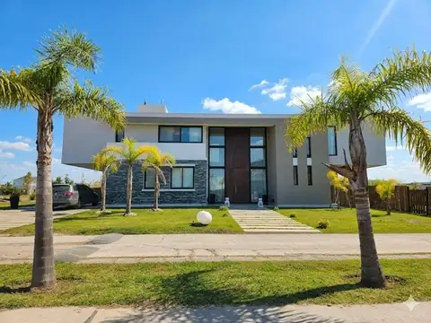Casa Moderna casi a estrenar en Lagos de Canning