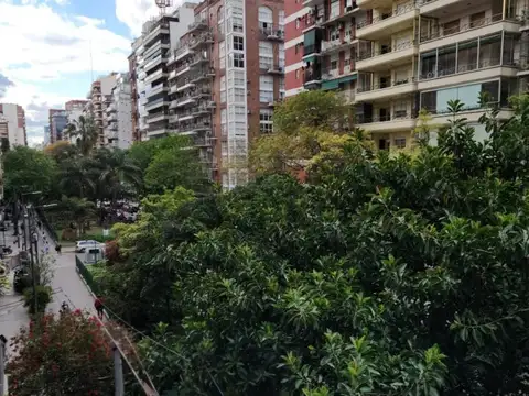 SEMIPISO . FRENTE . BALCÓN CORRIDO SOBRE BOULEVARD CHARCAS