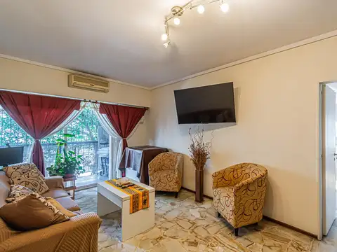 Venta | Departamento | 4 ambientes con dependencia | Flores | 1er piso
