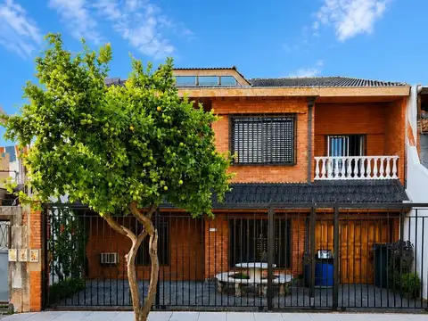 OPORTUNIDAD. CASA  PH 3 AMBIENTES CON COCHERA. LOMAS DEL MIRADOR