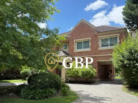 Casa en Alquiler con 5 cocheras