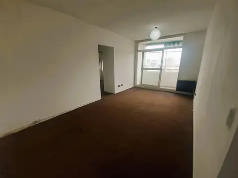 MUY LUMINOSO DEPARTAMENTO 3 AMBIENTES CON COCHERA EN AVELLANEDA - TORRES PUEYRREDON