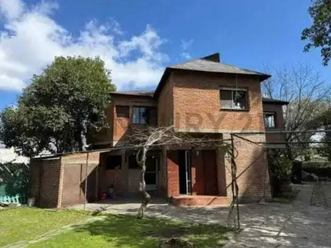 CASA A LA VENTA 3 DORMITORIOS ENTRE CAMINOS 488 Y 18 M.B.GONNET