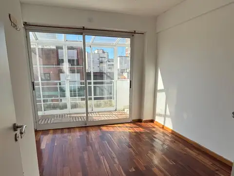 Departamento en duplex con balcon al frente Baño y toilette 