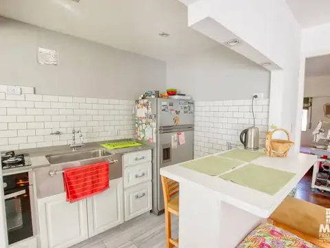 Casa PH tres ambientes, reciclada hace poco años - Martínez, cerca de la plaza.