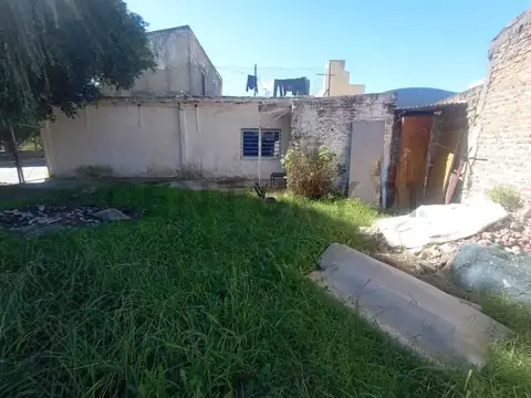 Local en venta Berazategui con terreno